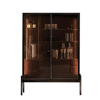 Armoire à vin en verre de luxe italienne Buffet de présentation moderne en bois massif pour la maison ou la villa pour les meubles de salon