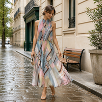 Robe de style vacances à col halter - Nouveauté été 2026 : longue robe en mousseline de soie à carreaux et volants