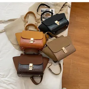 2024 lüks tasarım buzlu kilit zincir süet bayanlar Casual Tote kadınlar omuz Crossbody çanta kadın cüzdanlar yeni trapez çanta