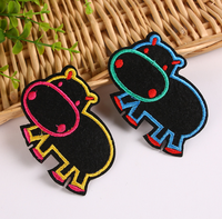 Écussons d'hippopotame brodés au design personnalisé accessoire de logo en tissu tissé thermocollant insigne de style à coudre pour chapeau sergé de transfert de chaleur