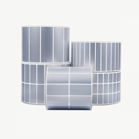 Rouleaux d'étiquettes autocollantes permanentes en polyester PET argenté de qualité supérieure, résistantes à l'eau et aux températures, formes personnalisées pour