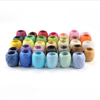 Raffia en papier écologique d'un fabricant professionnel en stock pour l'emballage de cadeaux, le regroupement de bouquets et l'emballage artisanal