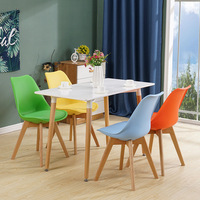Chaises modernes pour salon, café, salle de lecture, salle d'attente, réception, chaise en plastique avec pieds en bois, chaise de salon pour la maison, chambre à coucher