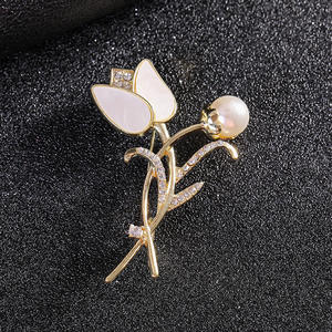 Broche en forme de fleur tendance en alliage plaqué or avec strass en cristal de tulipe, pour femme, de luxe, de haute qualité, pour mariage, fiançailles, fête, cadeau - Product Image 2