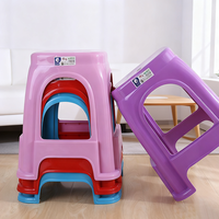Tabouret Moderne en Plastique Extra Épais pour la Vente en Gros : Chaise de Table à Manger Carrée pour la Maison, Tabouret Haut pour Adultes pour le Salon.