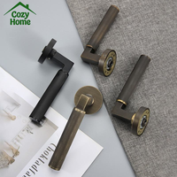 Poignées de porte australiennes moletées en laiton brut avec verrouillage magnétique pour portes intérieures en bois