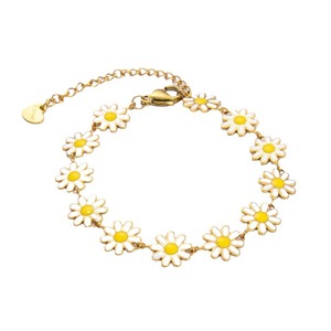 สร้อยข้อมือเดซี่ไทเทเนียมสตีล ชุบทอง 18K ดีไซน์ลายดอกไม้ ของขวัญเครื่องประดับ - Product Image 5