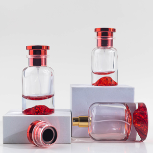 Nuova Bottiglia di Profumo di Alta Qualità da 50ml, Lussuosa Fragranza Rossa in Vetro Trasparente con Base Verde Montagna, Serigrafia Personalizzata - Product Image 3