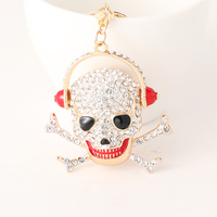 Porte-clés Punk en alliage avec croix entièrement ornée de strass, style gothique rock, breloque de sac, accessoire streetwear pour homme, cadeau de fête d'Halloween