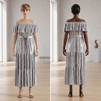 Robe de soirée élégante, robe de créateur de mode, tissu métallique luxueux, robe maxi à épaules dénudées pour soirée