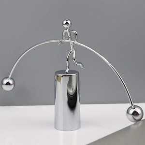 アイアンマン バランス ペンデュラム タンブラー 卓上装飾品 体操 タレント ウェイトリフト 小型 アイアンマン バランスボール - Product Image 1