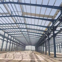Edificio de taller/almacén de estructura de acero de gran envergadura, moderno y personalizable, con pisos entrepisos y sistema avanzado de protección contra incendios