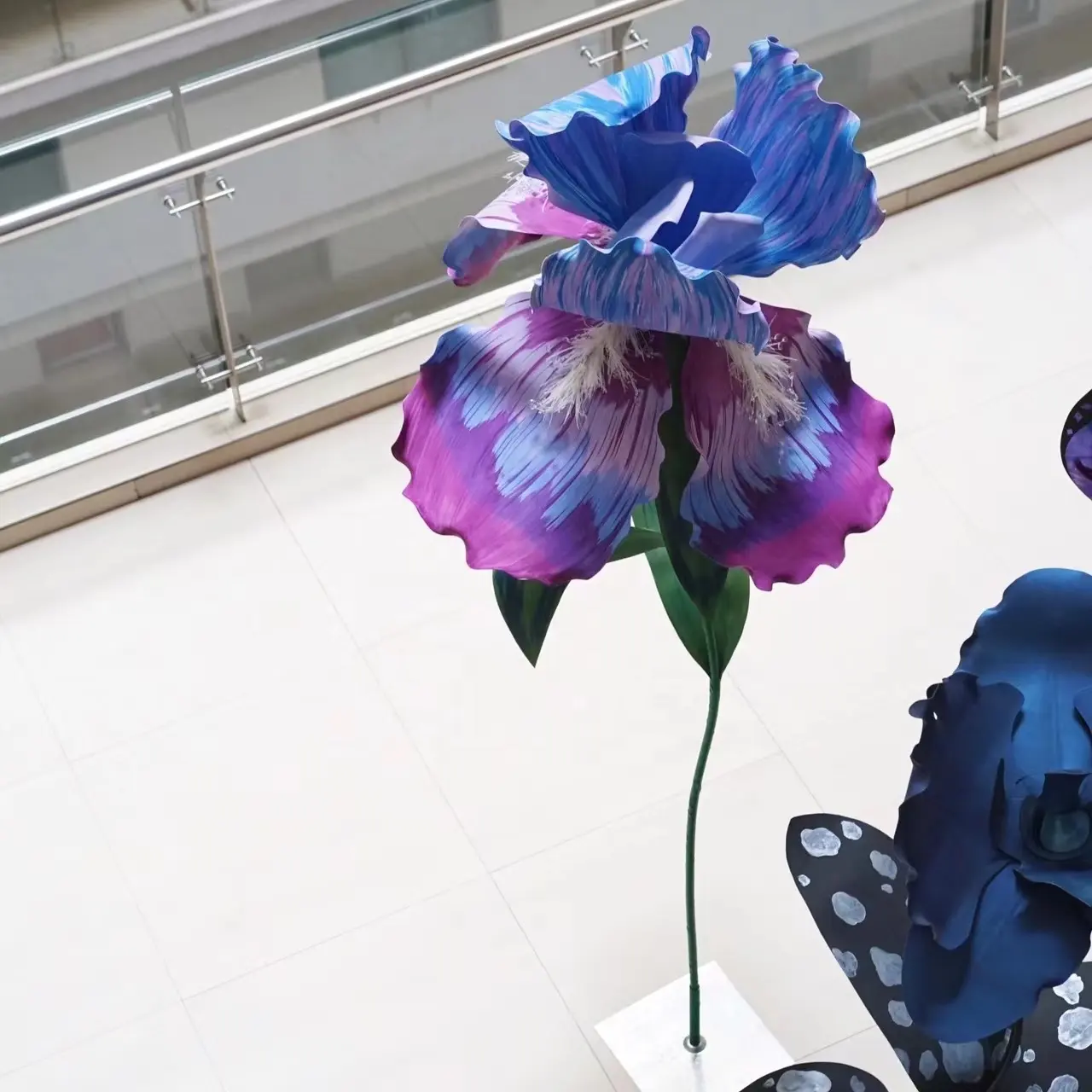 V127 Iris, die Liebe und Freiheit symbolisiert EVA-Material lila Imitation Riesen iris für Fotografie Requisiten Schaufenster