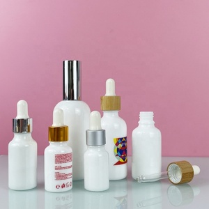 Botella de Vidrio para Aceite de Porcelana Blanca Opalina de 10ml-200ml, con Serigrafía, Gotero de Bambú para Suero para el Cuidado de la Piel, con Acabado Superficial - Product Image 4