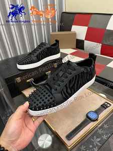 รองเท้าลำลองดีไซน์เนอร์สำหรับชาวคริสเตียน ตกแต่งด้วยหมุดโลหะ สำหรับฤดูใบไม้ผลิและฤดูใบไม้ร่วง บุด้วยหนังแท้ สวมใส่สบาย รองเท้าลูบูตอง - Product Image 5