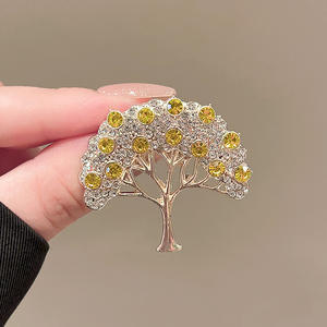 WEGOODZF Broche <span class=keywords><strong>de</strong></span> luxe pour femme, fleur <span class=keywords><strong>de</strong></span> poitrine élégante, accessoires <span class=keywords><strong>de</strong></span> costume, broche en alliage ornée <span class=keywords><strong>de</strong></span> strass et <span class=keywords><strong>de</strong></span> perles, broche personnalisée, accessoires pour chaussures - Product Image 4