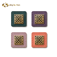 Étiquette en cuir personnalisée Jinyi, motif de marque cousu carré, patch en cuir OEM ODM pour accessoires de foulards