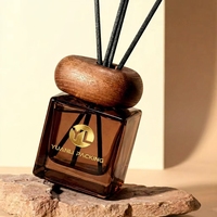 Flacon diffuseur vide en verre carré haut de gamme avec bouchon à vis, gravure florale, pour huiles essentielles, usage domestique et intérieur