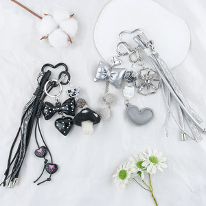 Moda Miu estilo versátil Bowknot hongo corazón borla accesorios aleación llavero coche bolsa colgante - Product Image 1