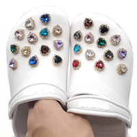 Vente en gros de pierres précieuses colorées cristal diamant breloques pour chaussures accessoire de bricolage pour sabots en métal décorés avec des décorations de chaussures de créateurs