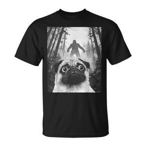 Camiseta Pug Selfie With Bigfoot Sasquatch, color negro, unisex, talla mediana para adultos - Product Image 1