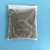 Sacs à fermeture éclair en plastique givré réutilisables personnalisés avec votre propre logo, emballage durable pour vêtements
