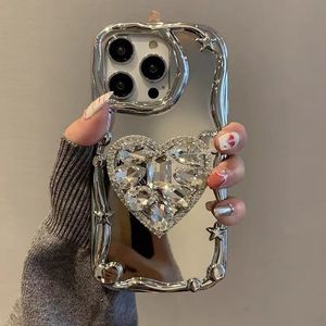Custodia Premium Antiurto per <span class=keywords><strong>iPhone</strong></span> 15 Pro Max, Argento Galvanizzato a Forma di Cuore con Diamanti, Finitura a Specchio, Supporto Integrato 3D - Product Image 1