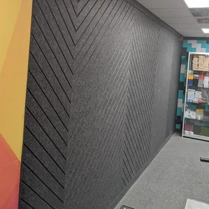 Stokta gri renk 9mm 12mm kalınlığı ses emici geri dönüşümlü 100% polyester elyaf duvar PET akustik tavan panelleri levha