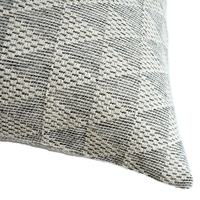 Coussin d'appoint neutre gris clair bleu, texture jacquard fine, pour la décoration des suites d'hôtes B&B et des salons publics