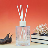 Flacons à rayures de diffuseur de parfum de maison en verre de roseau d'huile aromatique de luxe rond de couleur personnalisée avec bouchon à vis et anches