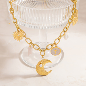 Collier en acier inoxydable avec pendentif lune et étoile, plaqué or 18 carats, chaîne claviculaire pour femme, à porter au quotidien - Product Image 2