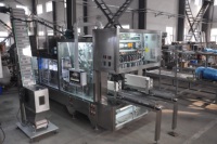 Machine de remplissage entièrement automatique électrique pour cartons à toit ouvrant de boissons (protéines d'œuf) et liquides visqueux