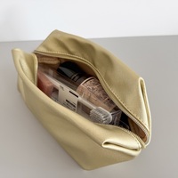 Trousse de Toilette Structurée en Similicuir Or Champagne, Pochette Imperméable à Large Ouverture pour Organisateur de Cosmétiques de Luxe GWP