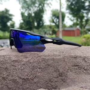 Gafas de Running Endurance Star con Lentes Polarizadas que Cambian de Color, Ligeras, para Deportes al Aire Libre, Ciclismo, Senderismo y Montañismo - Product Image 2