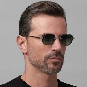 Nuevas gafas de sol con montura cuadrada para hombre, montura negra de PC, protección UV400, clase 2, estilo moderno para exteriores - Product Image 5