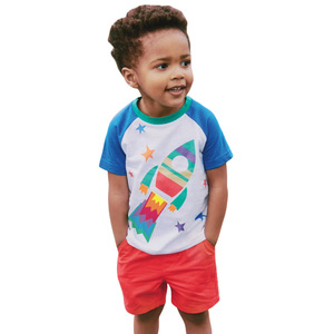 OA 60 Días OEM ODM OBM Conjunto de Verano para Niño 100% Algodón con Estampado de Cohete, Camiseta de Manga Corta y Pantalones Cortos, Conjunto de 2 Piezas - Product Image 1