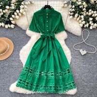 Robe décontractée élégante pour femme, verte, coupe trapèze, avec dentelle ajourée, col montant, manches courtes, ceinture, longueur midi, pour le quotidien