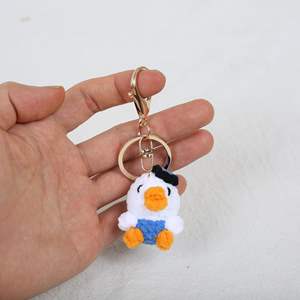 人気沸騰中 手編みアニマルキーホルダー 糸編みジェリービーンズペンダント パンダぬいぐるみ完成品 - Product Image 5