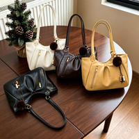 Sac fourre-tout rétro en PU pour femme, texture douce, grand sac à bandoulière avec pompon décoratif