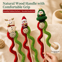 Jouet interactif pour chat de Noël : baguette en rotin naturel avec boule et clochette en métal, peluche