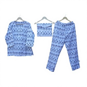 Ensemble de pyjama long à manches longues pour femmes, imprimé floral, doux, respirant, taille élastique, fabriqué à la main en Inde, 100% coton, vêtements de nuit - Product Image 1