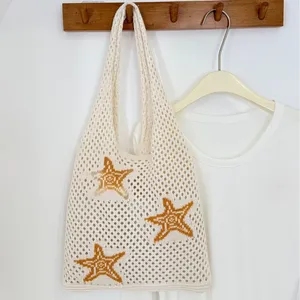 Sac fourre-tout grande capacité au crochet, nouvelle broderie étoile, tricot ajouré, bandoulière, style tendance pour la plage et les voyages, en polyester - Product Image 1