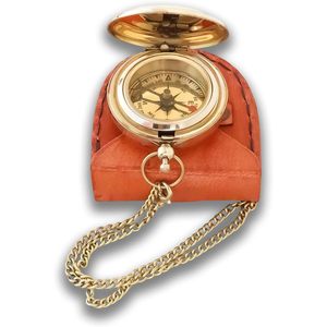 Boussole de poche en laiton plaqué or avec épingle métallique, design antique poli, étui en cuir et chaîne pour la randonnée, le camping et les cadeaux - Product Image 1