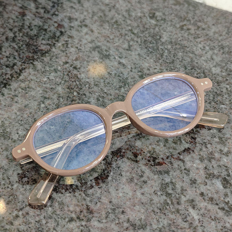 สีน้ำตาลล้วน