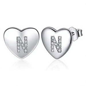 Pendientes de Plata de Ley 925 con Circonita en Forma de Corazón Minimalistas para Mujer, Diseño Personalizado con Letras Z y K - Product Image 1