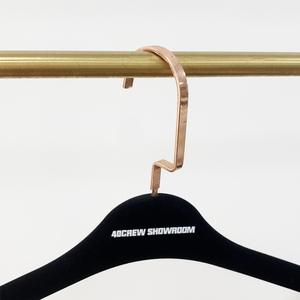 Percha <span class=keywords><strong>de</strong></span> terciopelo antideslizante para vestido <span class=keywords><strong>de</strong></span> <span class=keywords><strong>novia</strong></span>, percha <span class=keywords><strong>de</strong></span> lujo con logotipo personalizado <span class=keywords><strong>de</strong></span> marca, boutique - Product Image 3