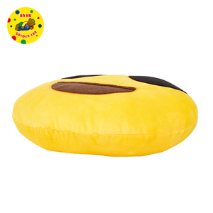 Usine personnalisé peluche jaune émoticône unisexe jeter oreiller coton Polyester chauffe-mains gratuit Azo ODM cadeau PP remplissage peluche - Product Image 3
