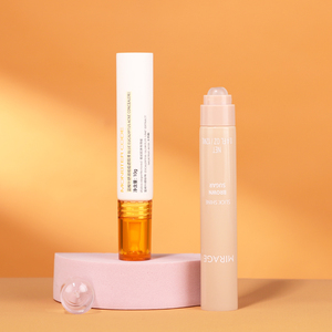 Brillo Labial de Punta Larga y Delgada de 10 ml, Color Blanco, en Tubo Exprimible con Aplicador Transparente - Product Image 1