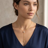 Collier en Y personnalisé en acier inoxydable 316L plaqué PVD or 18 carats avec pendentif croix en zircon rond serti à quatre griffes et chaîne anti-allergie