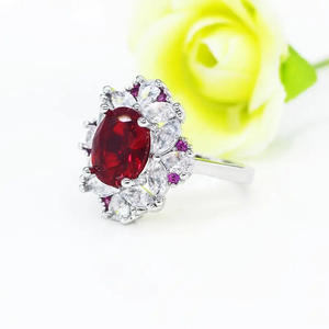 Anello Floreale Q305 in Argento Sterling 925 con Rubino Centrale e Diamante Taglio a Pera, Gioiello da Fidanzamento per Donna - Product Image 3